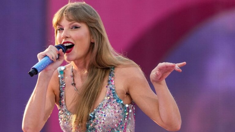 TAYLOR-SWIFT-1